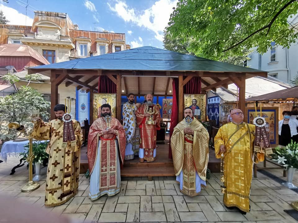 Sfânta Cruce, cinstită la Biserica „Sfântul Vasile”-Victoria din Bucureşti 152703