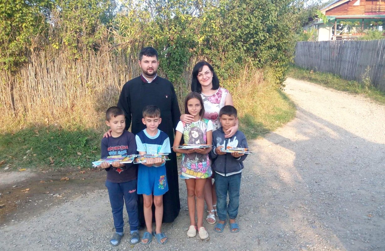 Rechizite și daruri pentru elevi din Prahova 152861