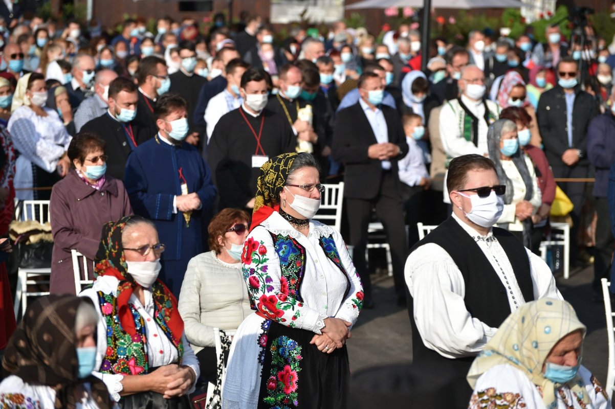 Patriarhul României a târnosit noua biserică a Mănăstirii Izbuc 152897