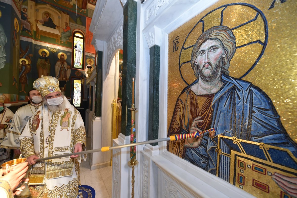 Patriarhul României a târnosit noua biserică a Mănăstirii Izbuc 152931