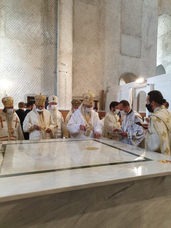 O mare făclie de Înviere a fost sfinţită la Oradea: noua Catedrală Episcopală Ortodoxă 152947