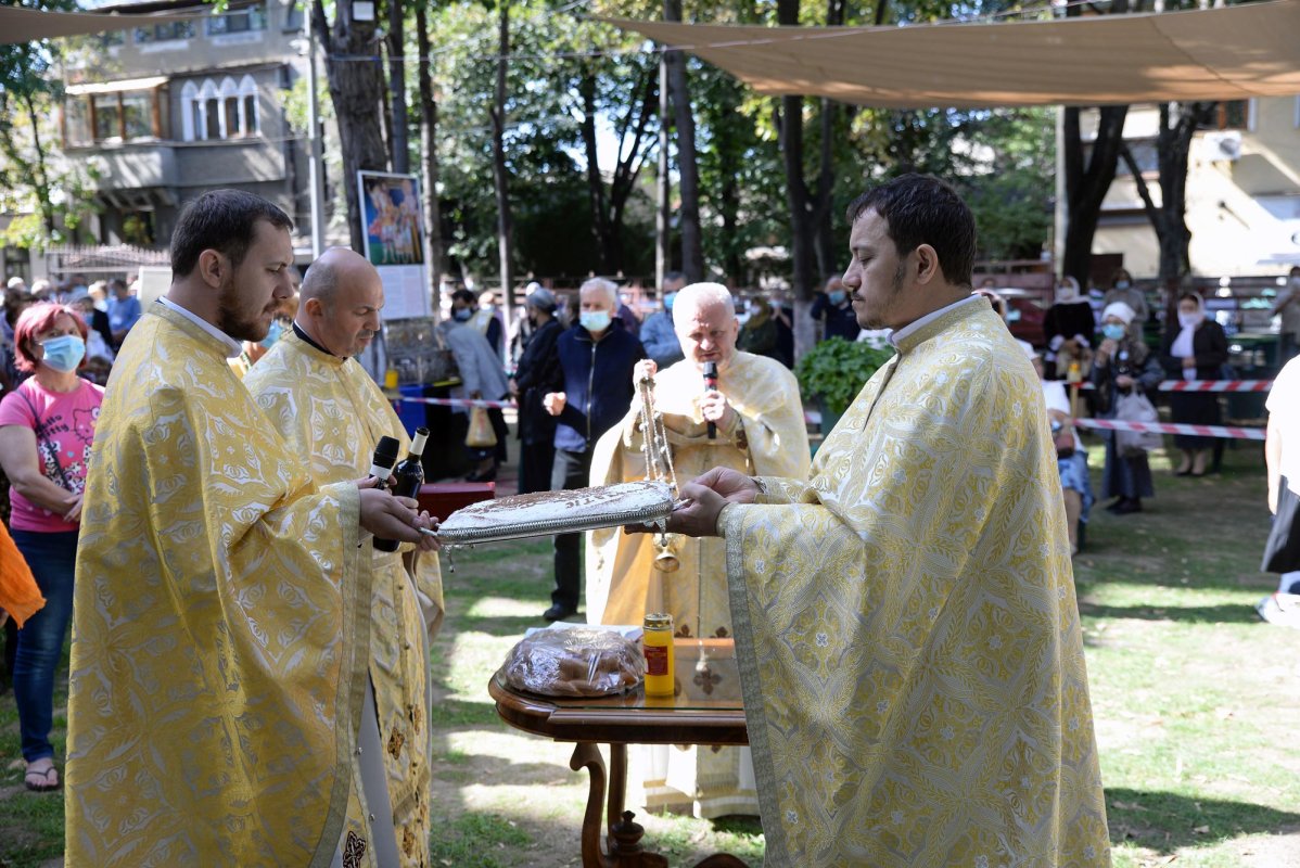 Hramul Parohiei „Iancu Vechi”-Mătăsari din Capitală 153039