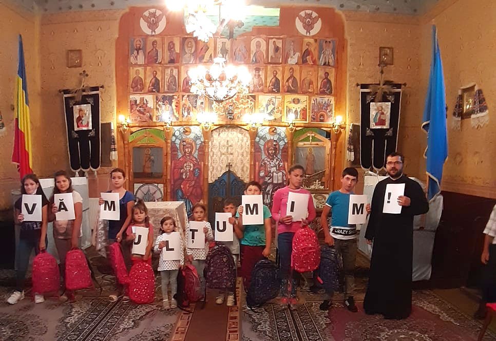 Rechizite și alte daruri pentru elevii din Ștenea, județul Sibiu 153026