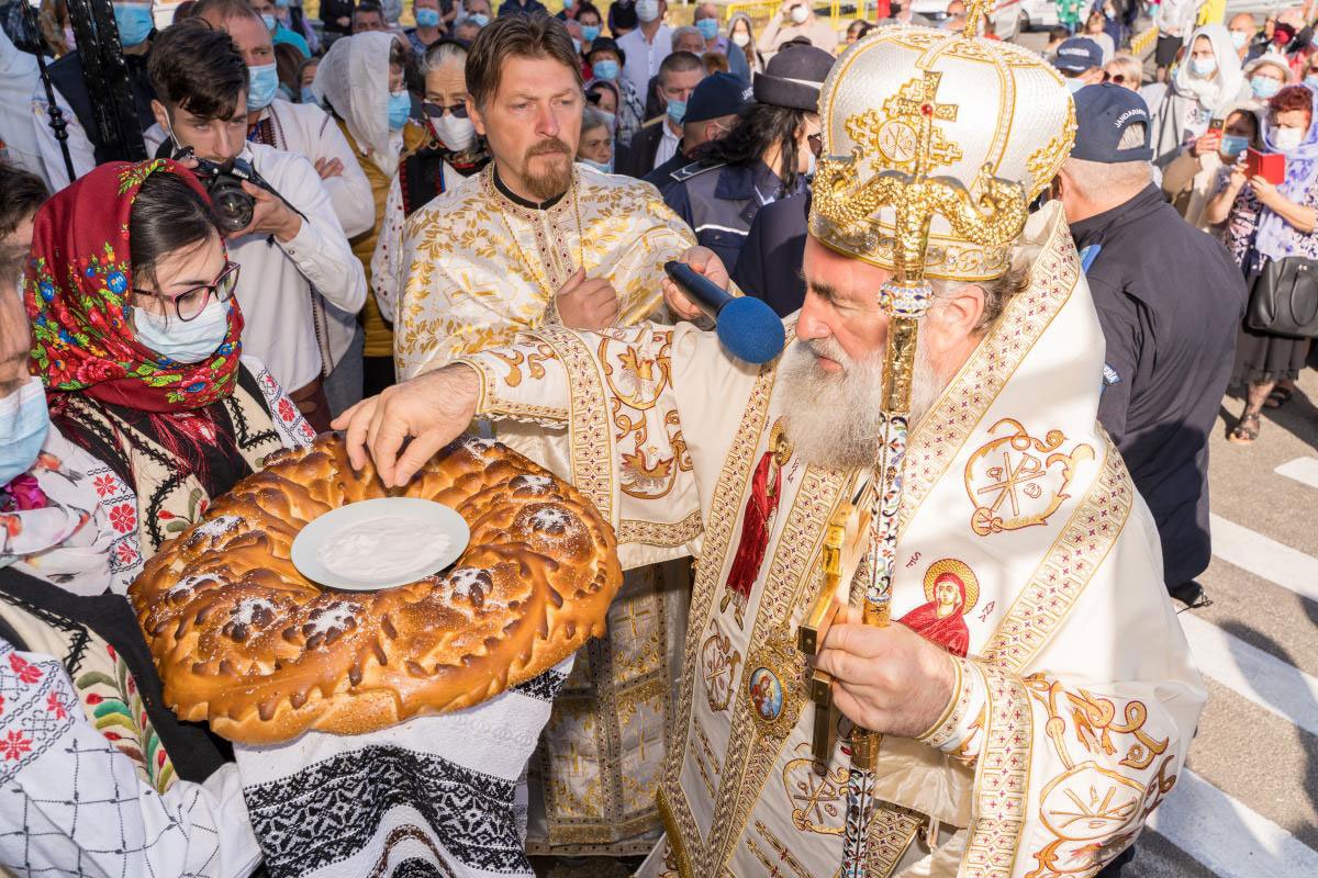 Biserica Parohiei Hemeiuș-Bacău a fost resfințită 153096