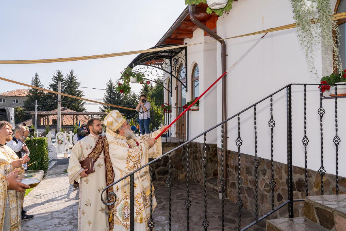 Biserica Parohiei Hemeiuș-Bacău a fost resfințită 153097