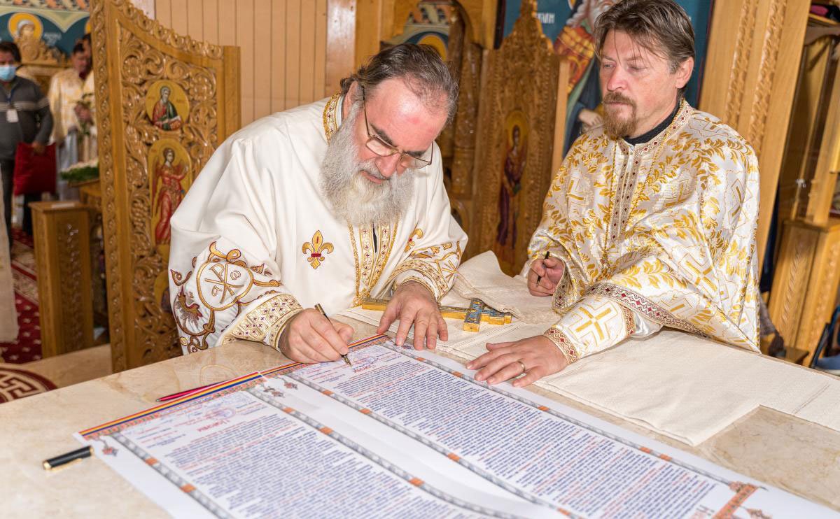 Biserica Parohiei Hemeiuș-Bacău a fost resfințită 153098