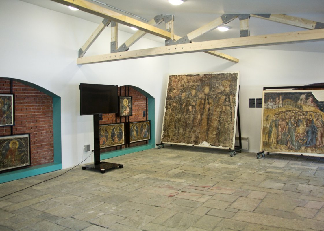 Frescele Mănăstirii Văcărești după 40 de ani 153115