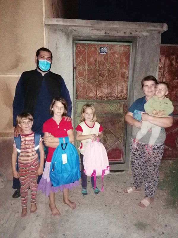 Ghiozdane pentru copiii din parohii arădene 153060