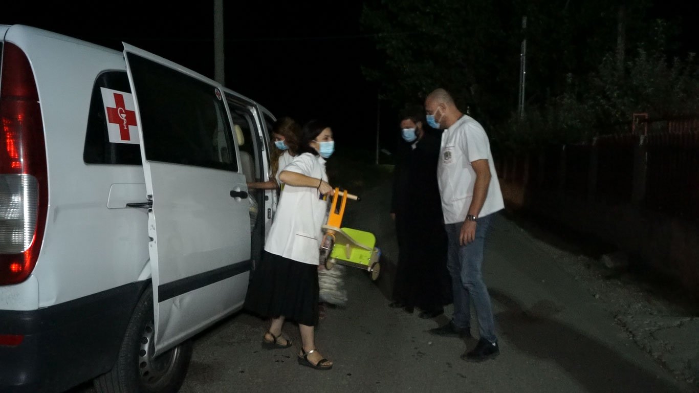 Daruri pentru copiii aşezământului social de la Valea Plopului, județul Prahova  153150