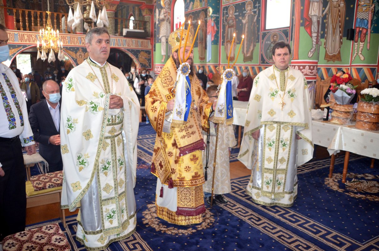 Slujire arhierească în Parohia Ipoteşti - Suceava 153206