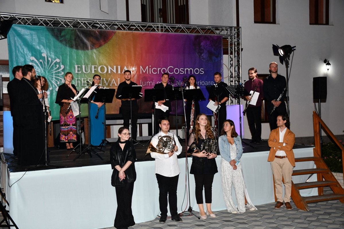 Concert de muzică clasică în curtea Episcopiei Caransebeșului 153377