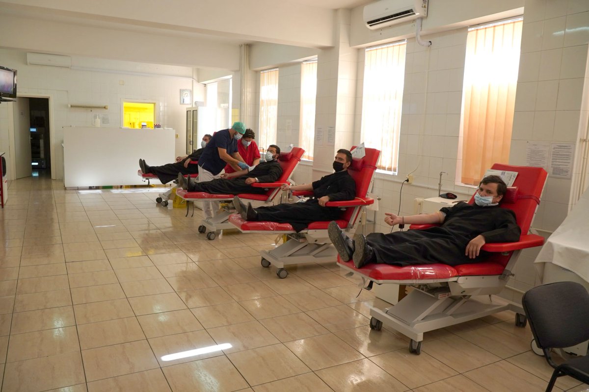 Credincioşi din Protopopiatul Nicoreşti au donat sânge la Galaţi 153392