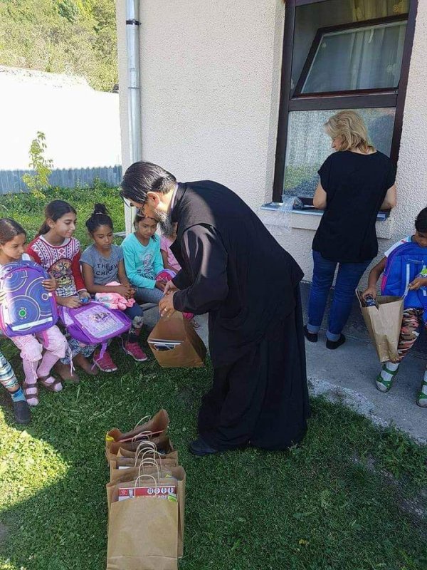 Rechizite pentru elevi nevoiași de la Protopopiatul Târgu Mureș 153342