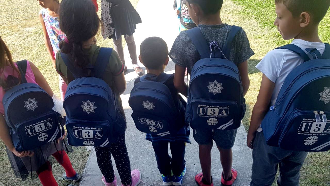 Rechizite pentru elevi nevoiași de la Protopopiatul Târgu Mureș 153343