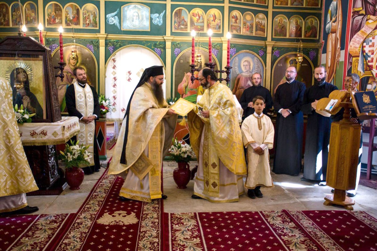 Sfinţirea picturii bisericii din localitatea Bătrâni, judeţul Prahova 153572