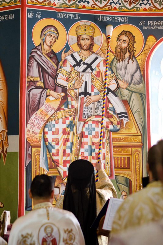 Sfinţirea picturii bisericii din localitatea Bătrâni, judeţul Prahova 153574