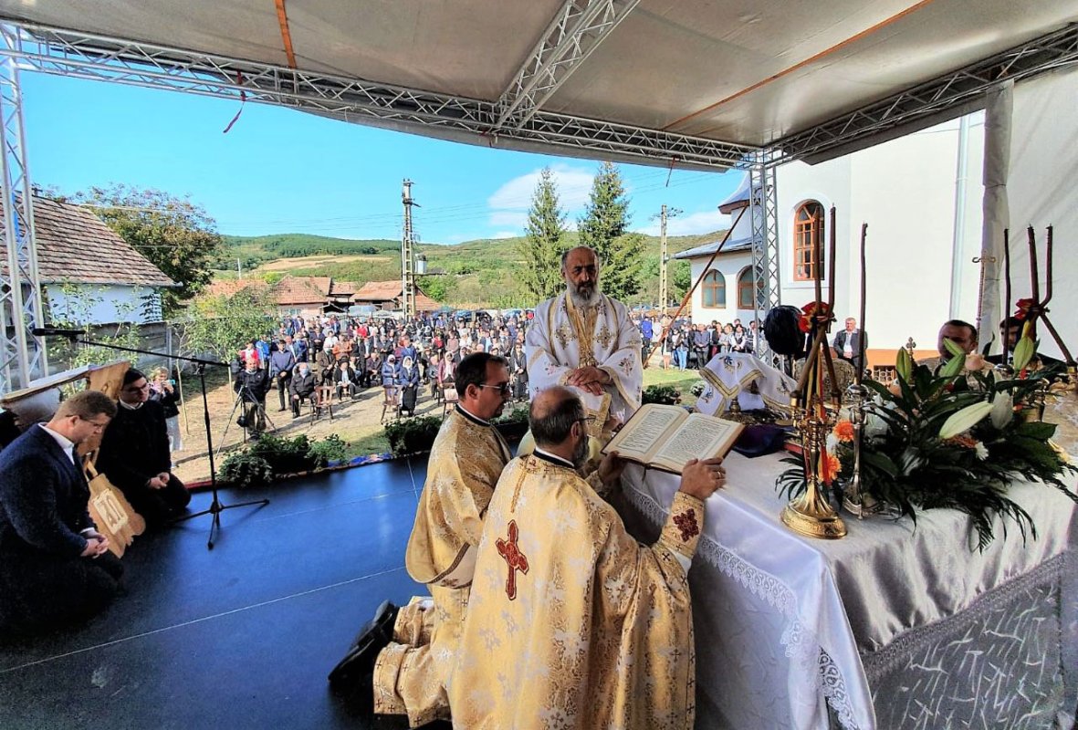 Sfințirea bisericii din Parohia Turdaș din județul Alba 153696