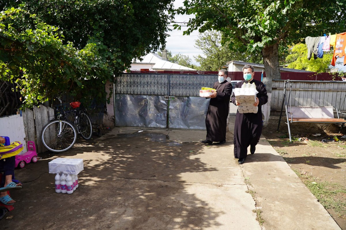 Daruri pentru copii nevoiaşi din partea Arhiepiscopiei Dunării de Jos 153973