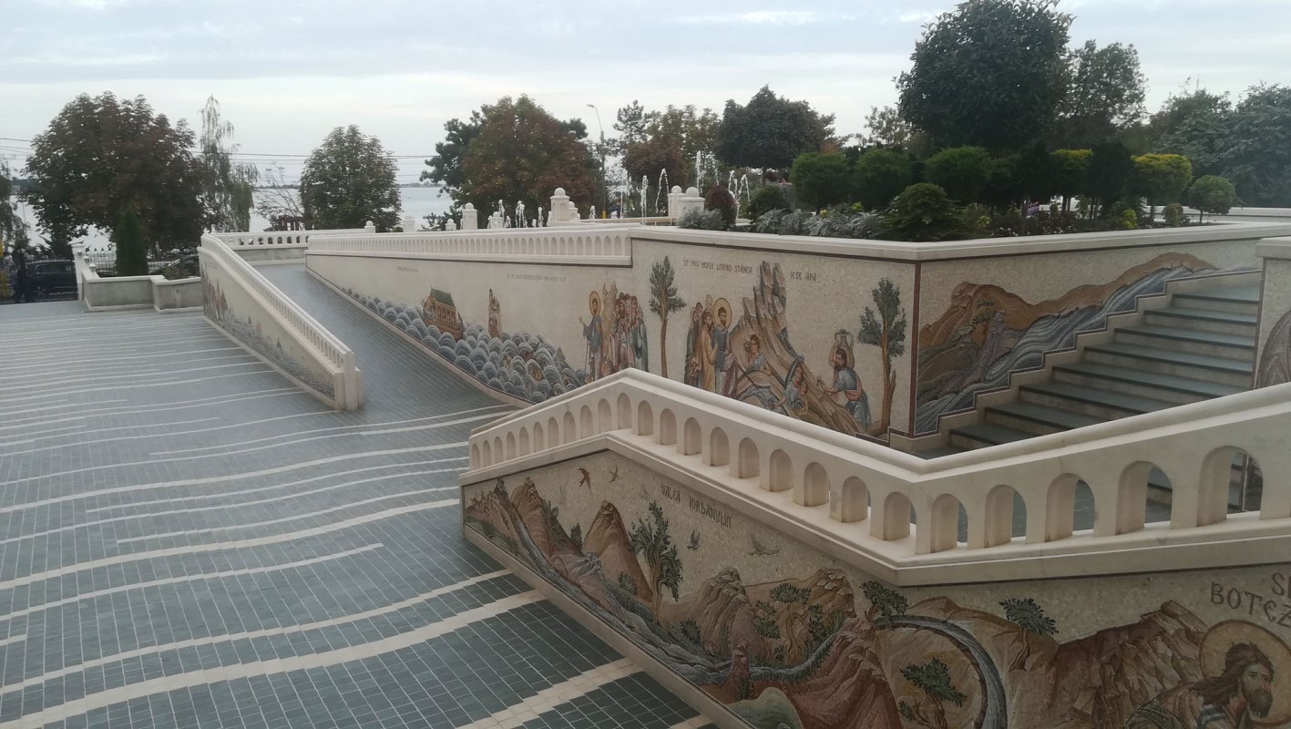 Împărăţia apelor de mozaic de la Mănăstirea Techirghiol 153938