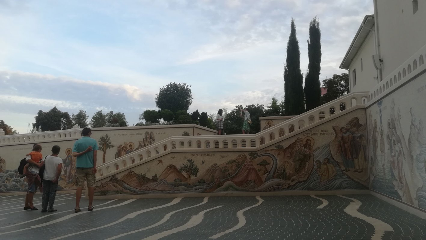 Împărăţia apelor de mozaic de la Mănăstirea Techirghiol 153941