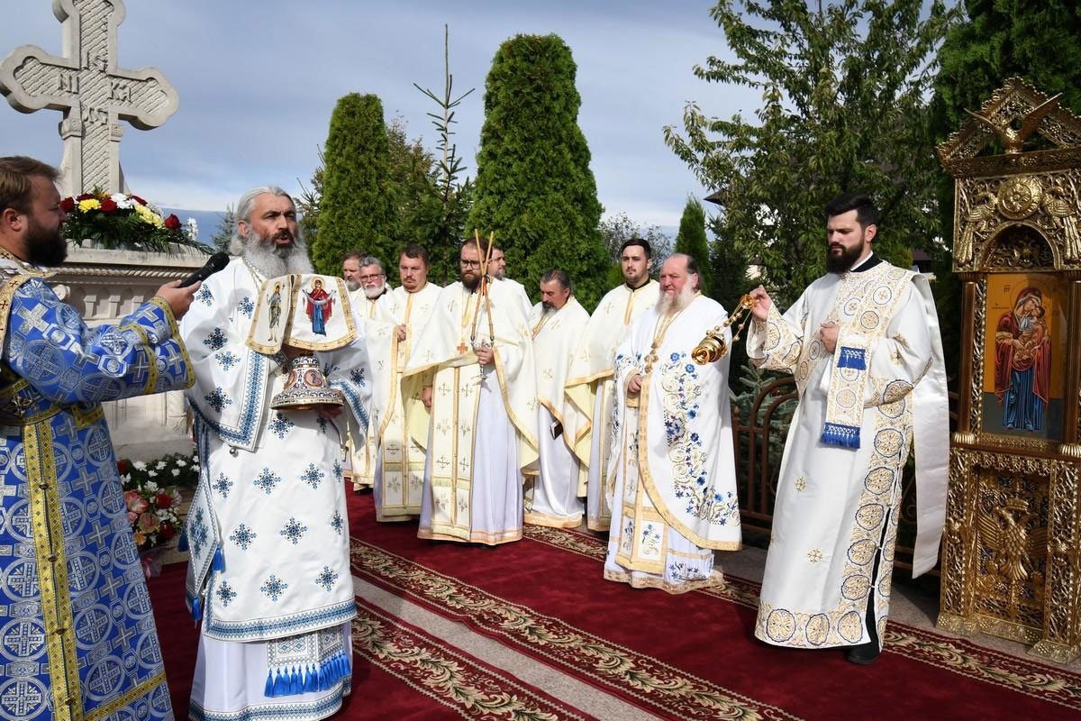 Hramul Bisericii „Acoperământul Maicii Domnului” de la Mănăstirea Hadâmbu 154053