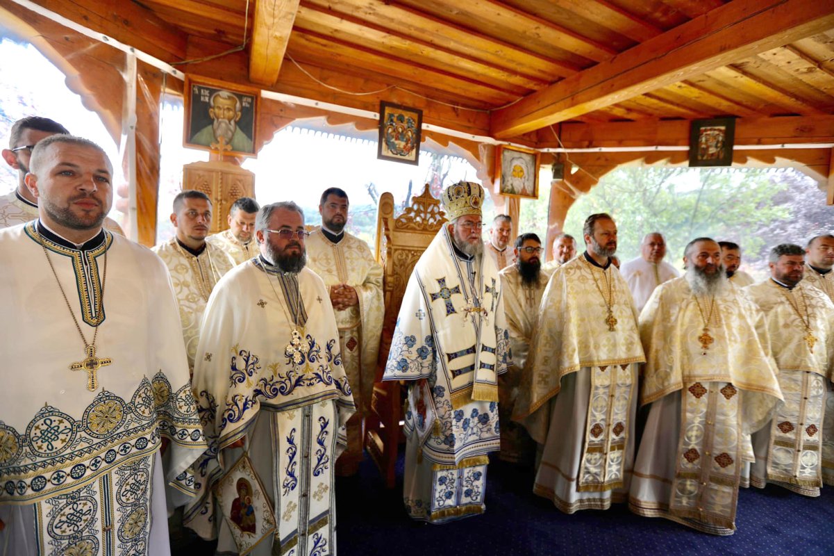 Sărbătoare la Mănăstirea Rohița din județul Maramureș 154060