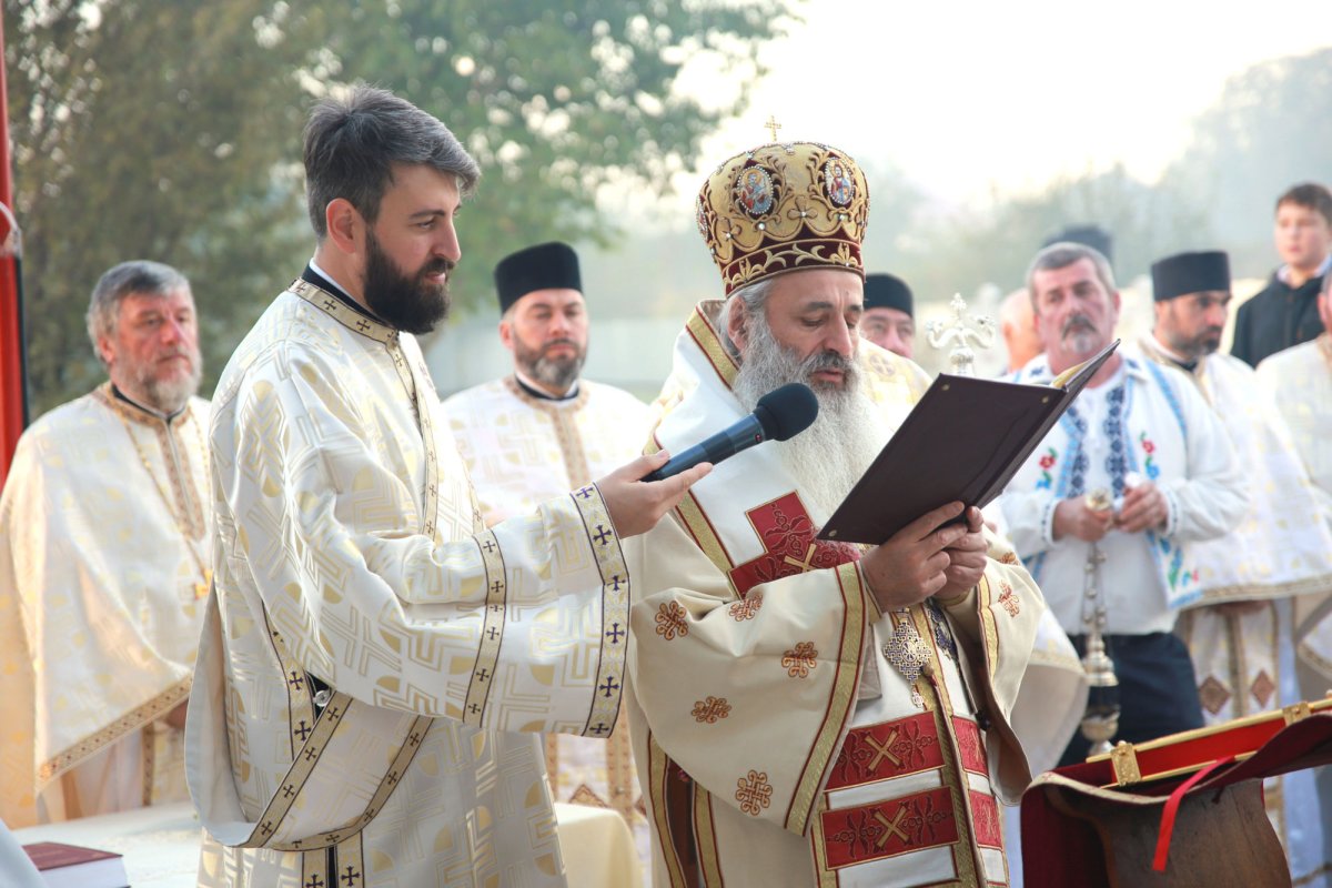 Biserica din Bețești- Neamţ a fost resfințită 154203