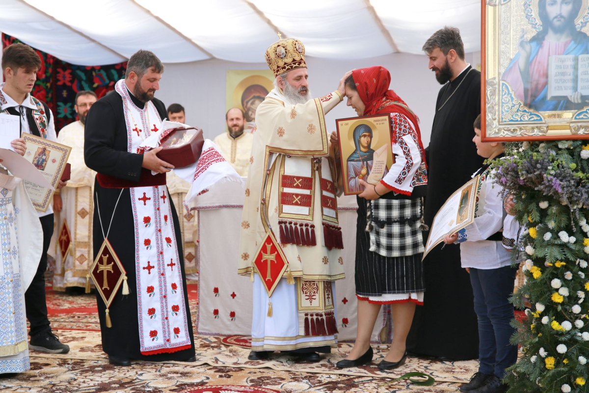Biserica din Bețești- Neamţ a fost resfințită 154204