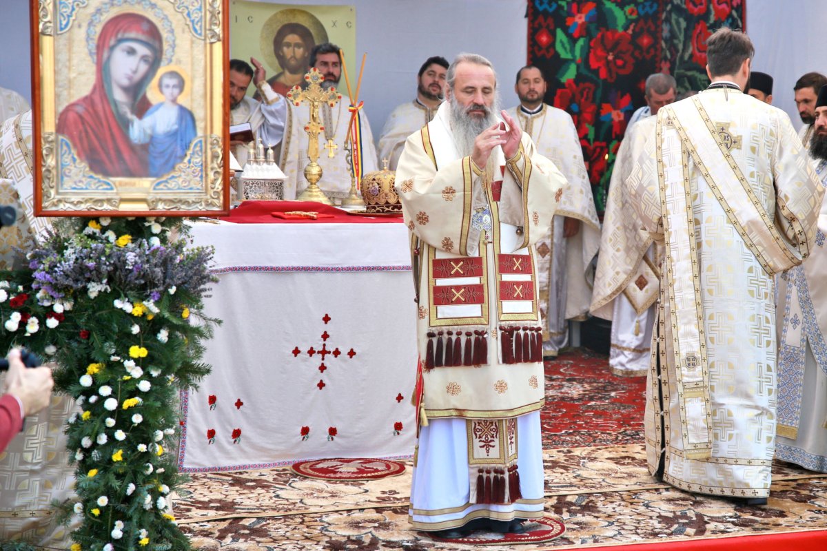 Biserica din Bețești- Neamţ a fost resfințită 154205