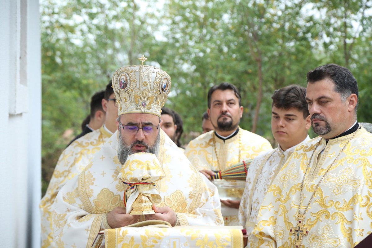 Înnoire și binecuvântare la biserica de lemn din Mărgăritești 154198