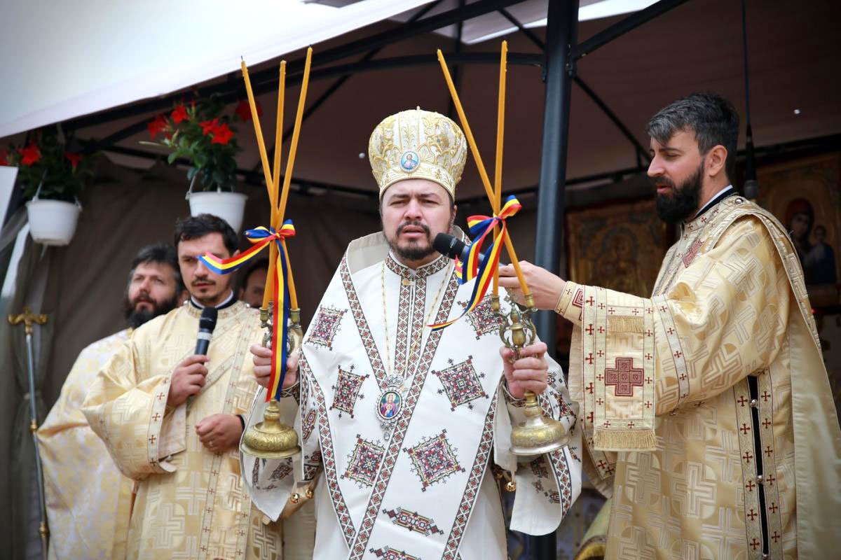 Pictura nouă a bisericii din Recea-Iaşi a fost sfinţită 154210