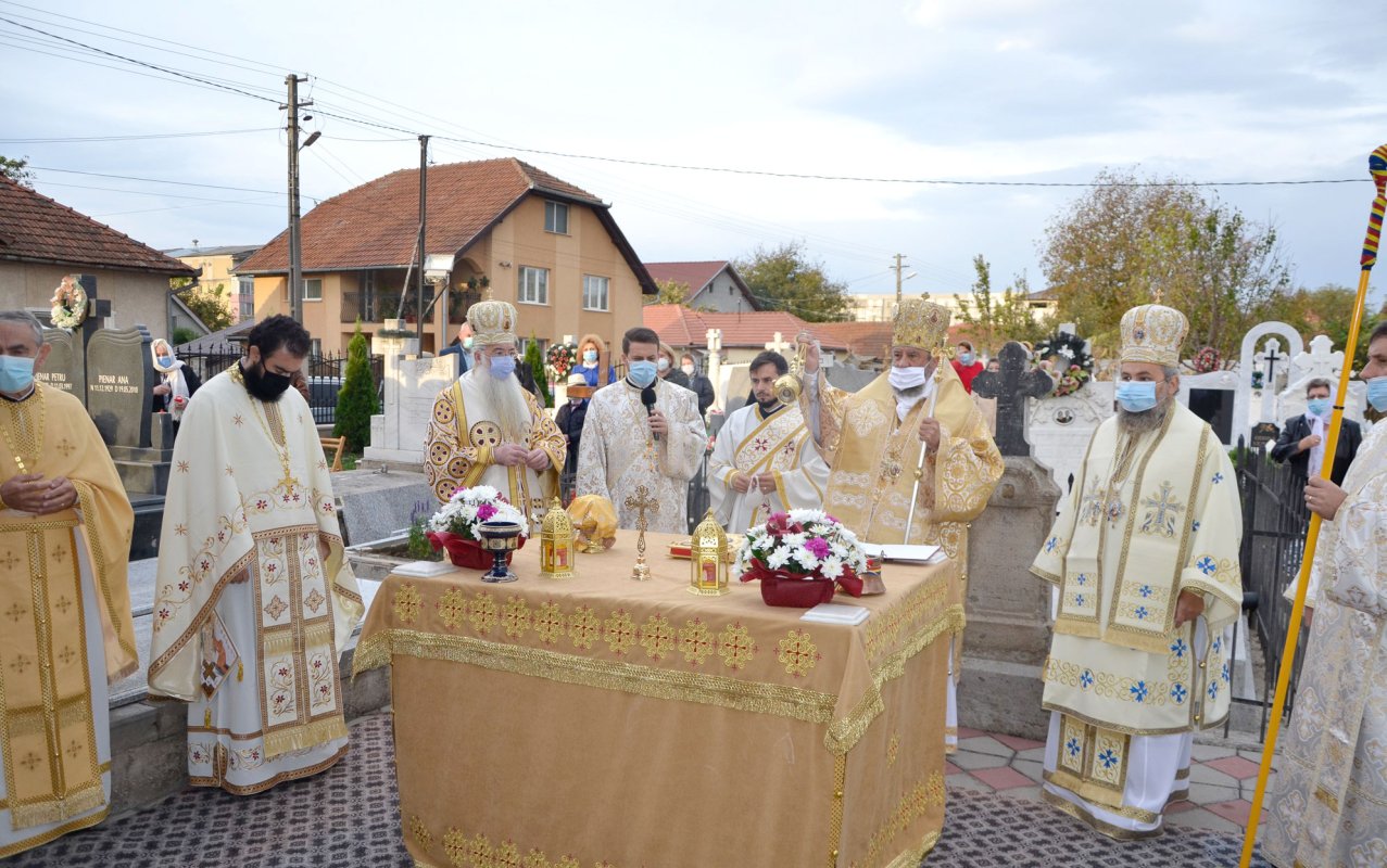 Târnosirea bisericii parohiei hunedorene Simeria-Biscaria 154212