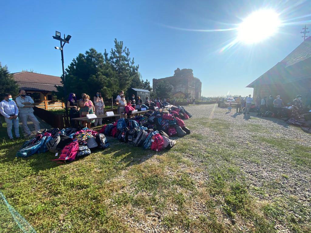 Ajutor pentru elevi de la parohii ale Arhiepiscopiei Bucureștilor 154243