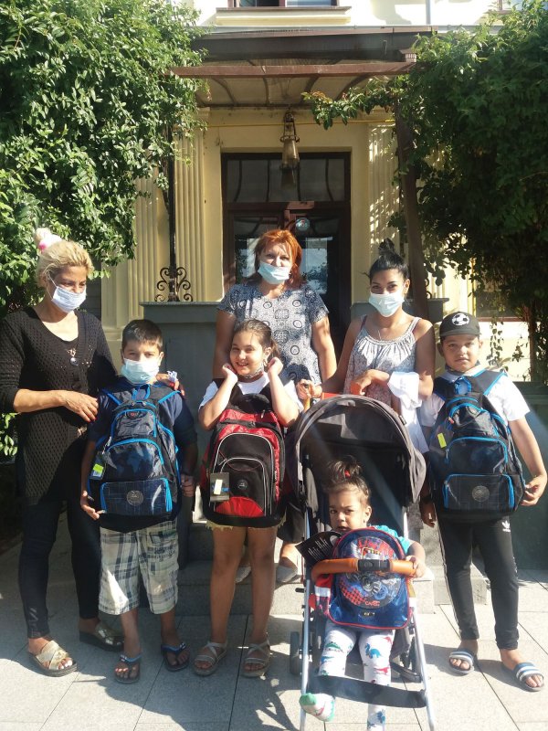 Ajutor pentru elevi de la parohii ale Arhiepiscopiei Bucureștilor 154244