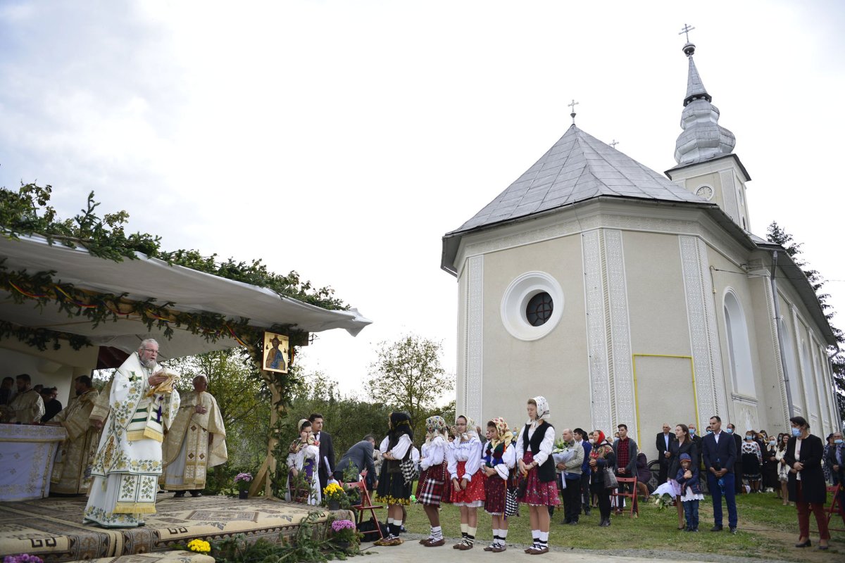 Capela Parohiei Cărbunari, județul Maramureș, a fost sfinţită 154249