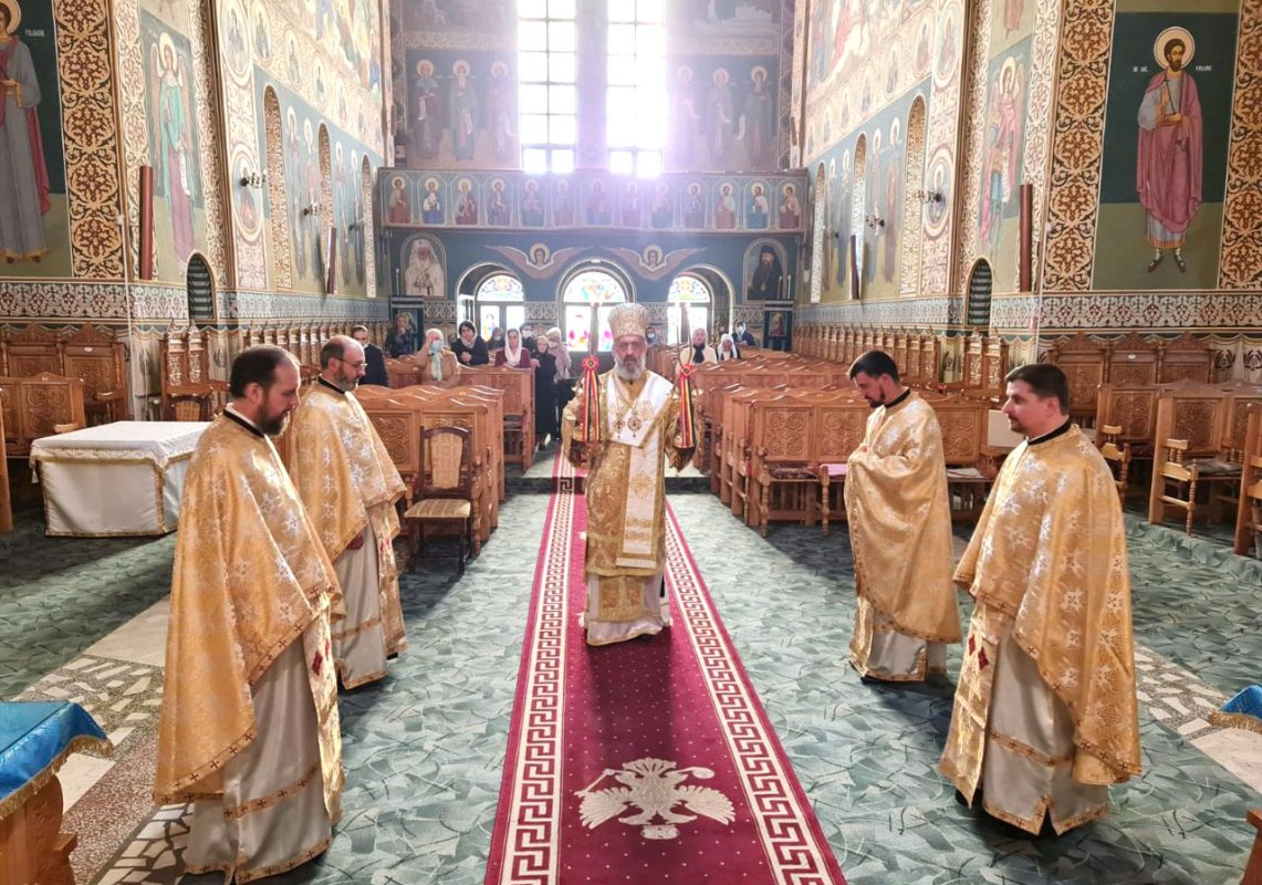 Slujire arhierească la Alba Iulia 154253