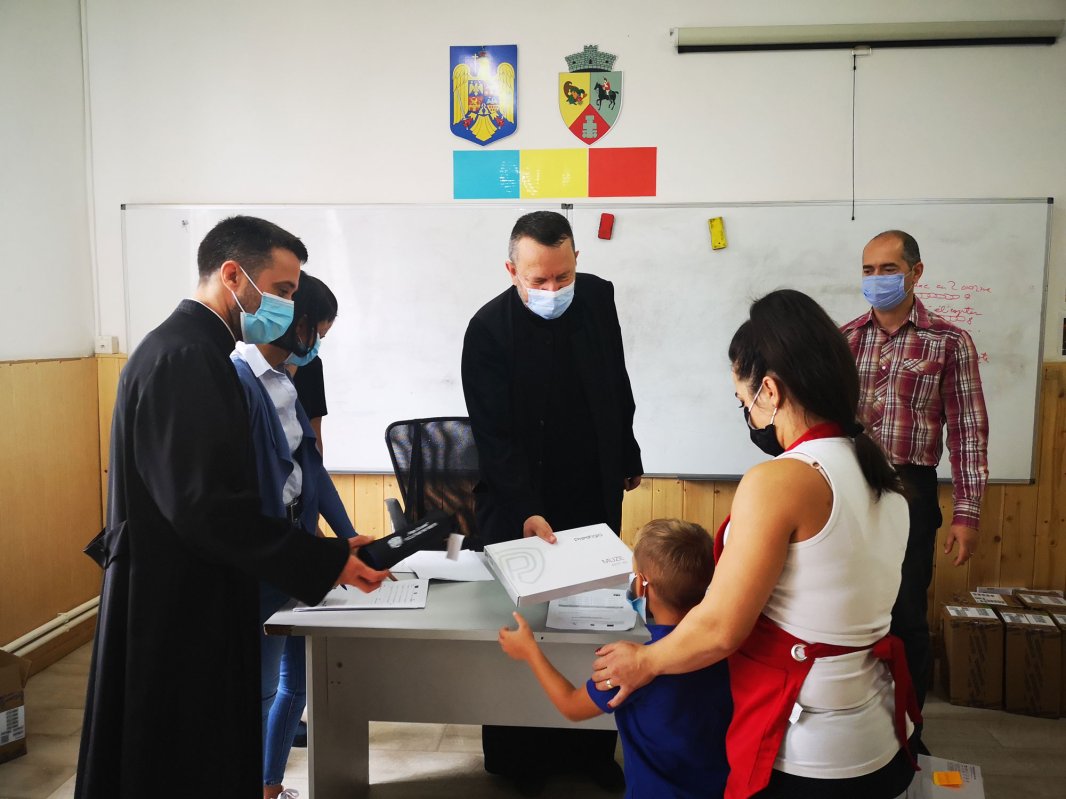 Șanse egale la școala on-line pentru copiii din medii defavorizate 154611