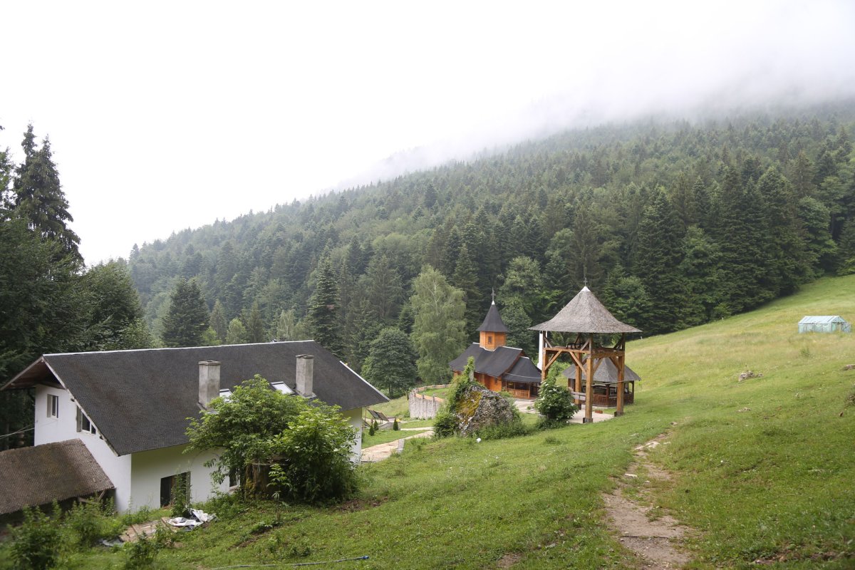 Peștera cuvioşilor din Munții Piatra Craiului 154652