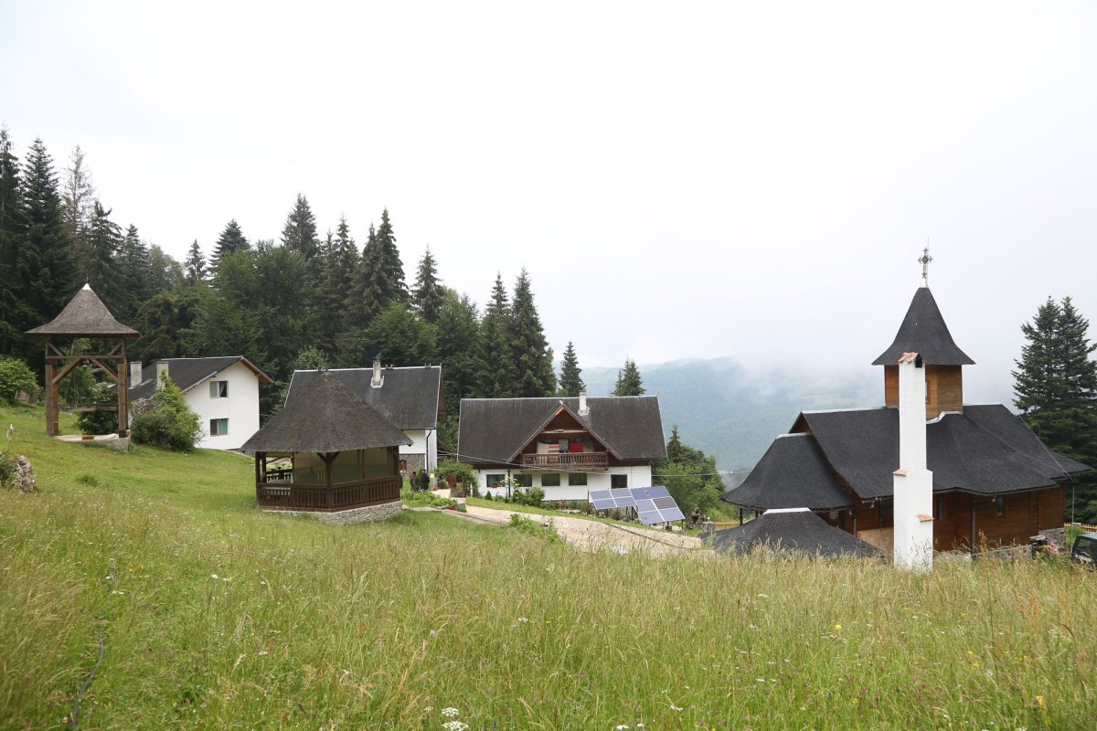 Peștera cuvioşilor din Munții Piatra Craiului 154653