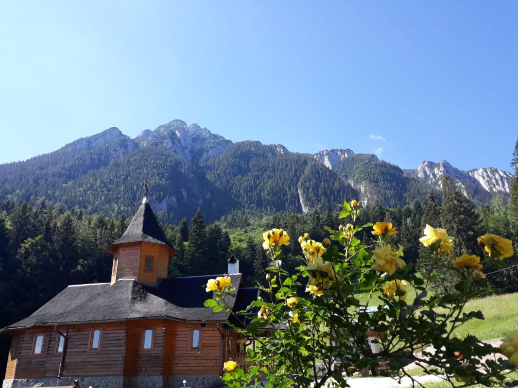 Peștera cuvioşilor din Munții Piatra Craiului 154657