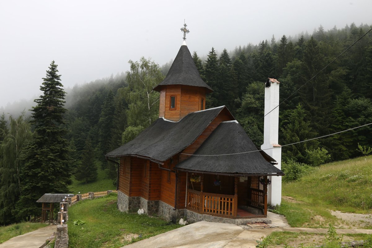 Peștera cuvioşilor din Munții Piatra Craiului 154663