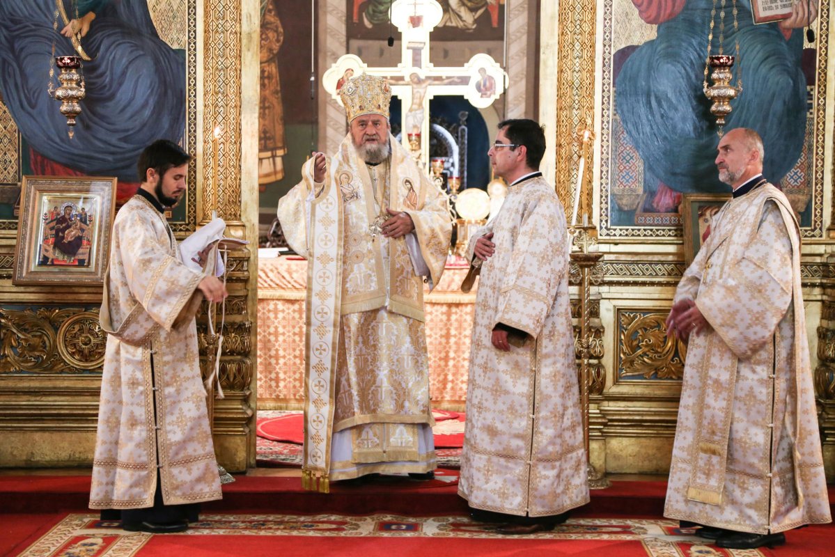 Sfânta Liturghie arhierească la Catedrala Mitropolitană din Sibiu 154627
