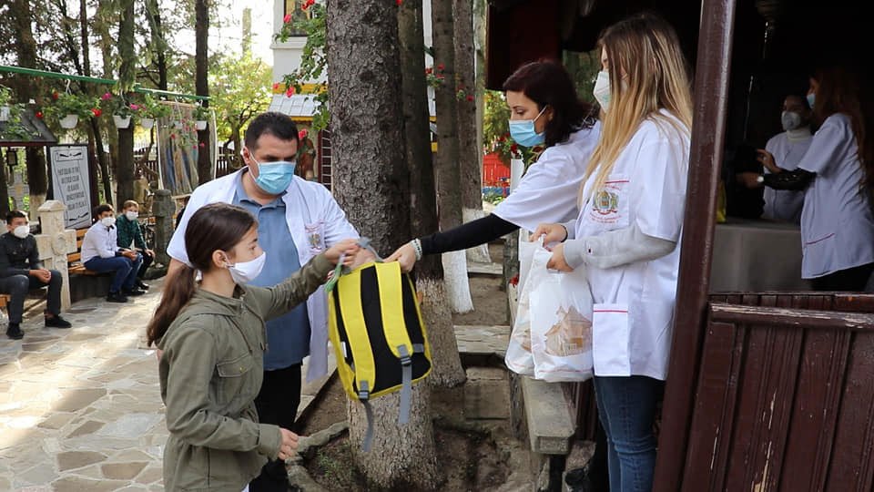 Sprijin pentru 35 de elevi de la voluntarii bucureșteni 154784