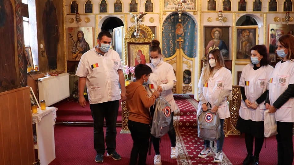 Sprijin pentru 35 de elevi de la voluntarii bucureșteni 154785