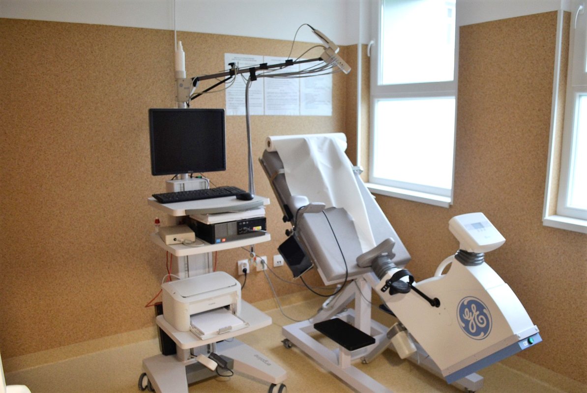 Aparatură medicală donată de Episcopia Devei şi Hunedoarei 154898