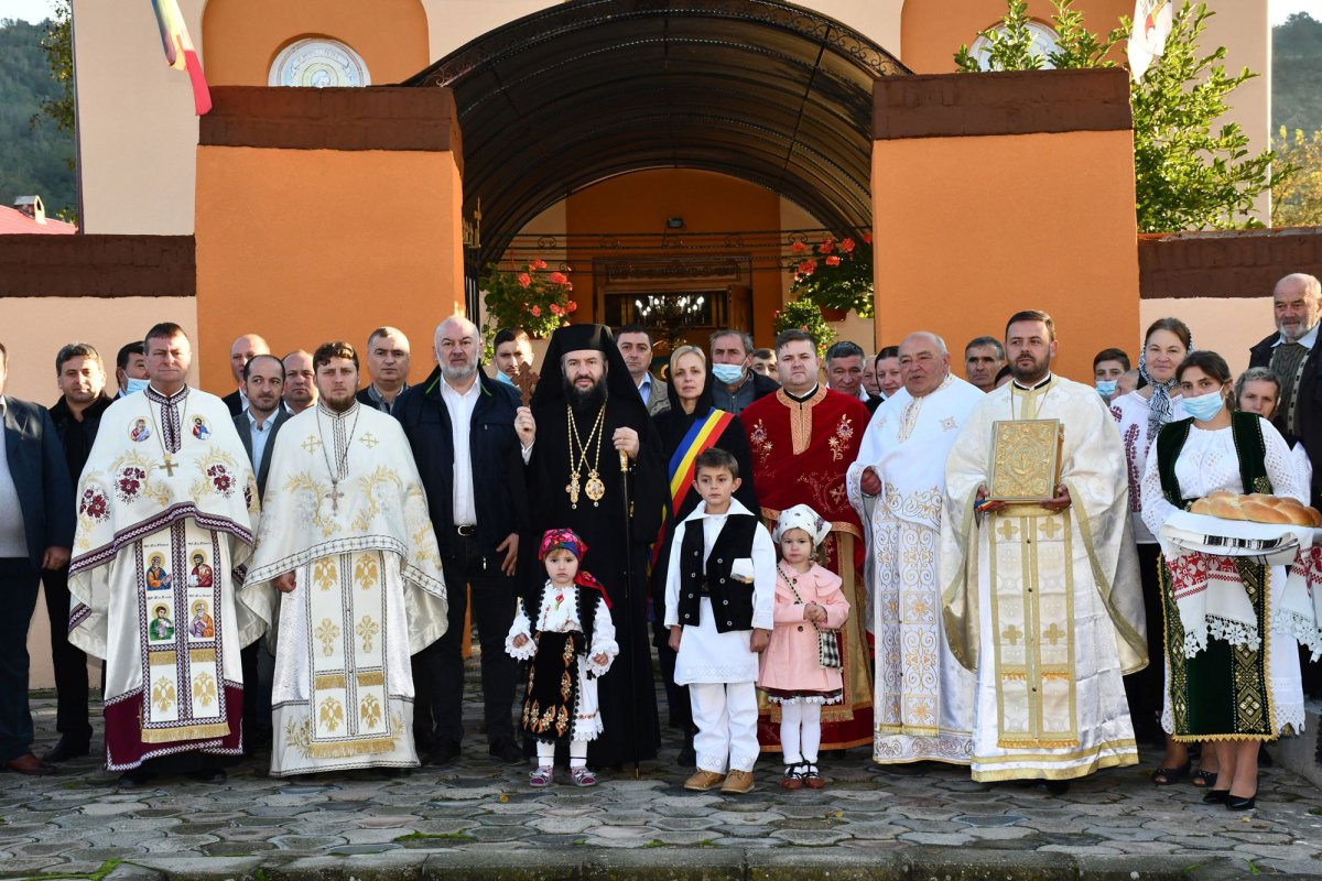 Binecuvântare arhierească la Parohia Rusca din Caraș-Severin 154977