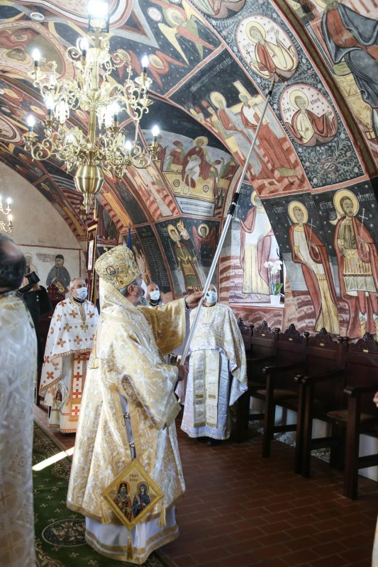 Binecuvântări arhiereşti şi sfinţiri în comunităţi braşovene 154983