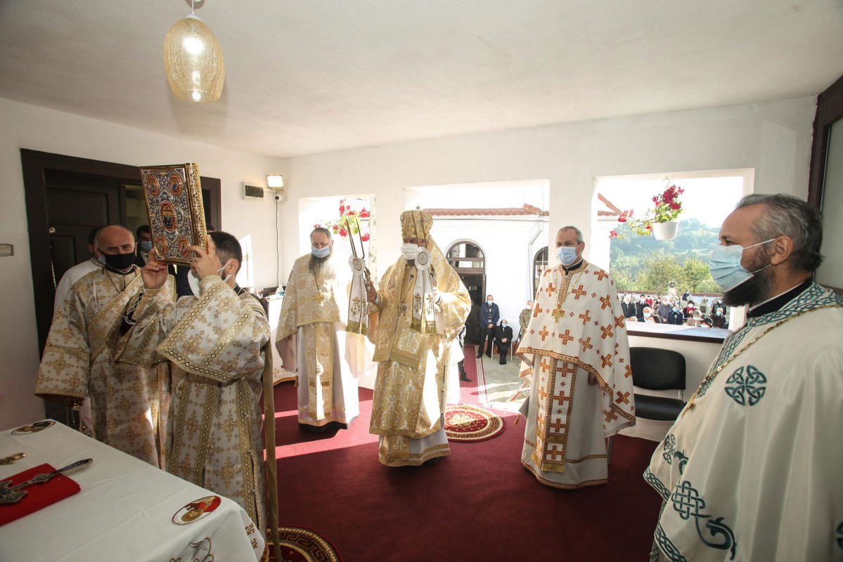 Binecuvântări arhiereşti şi sfinţiri în comunităţi braşovene 154984