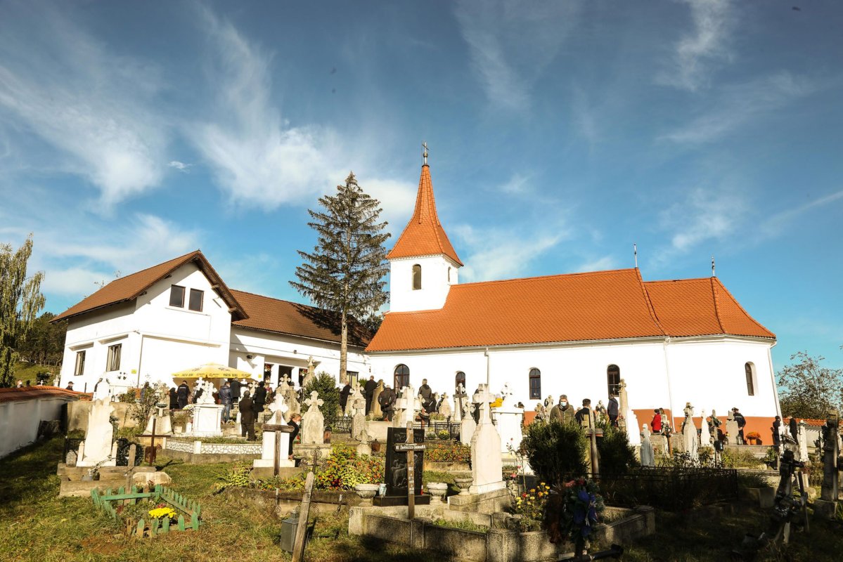 Binecuvântări arhiereşti şi sfinţiri în comunităţi braşovene 154985