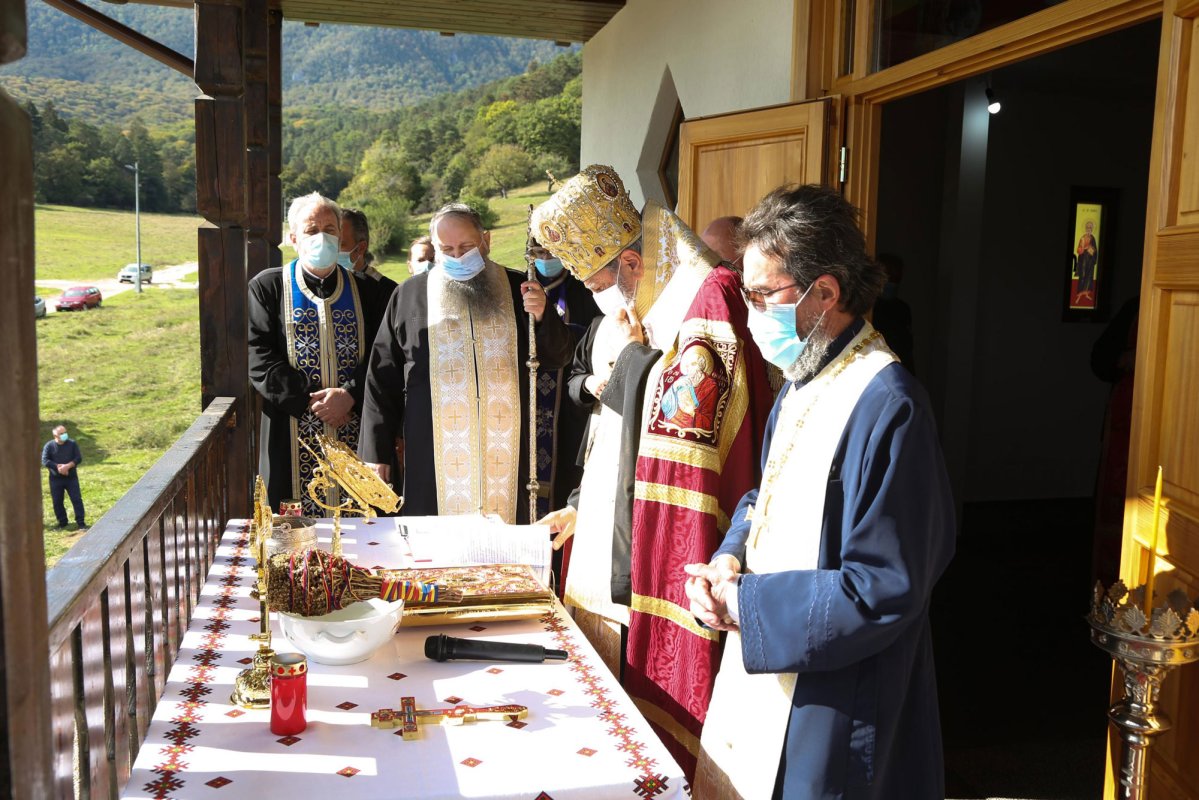 Binecuvântări arhiereşti şi sfinţiri în comunităţi braşovene 154988